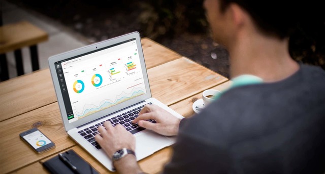 Corsi di social web marketing e promozione d'impresa/inglese per i clienti stranieri